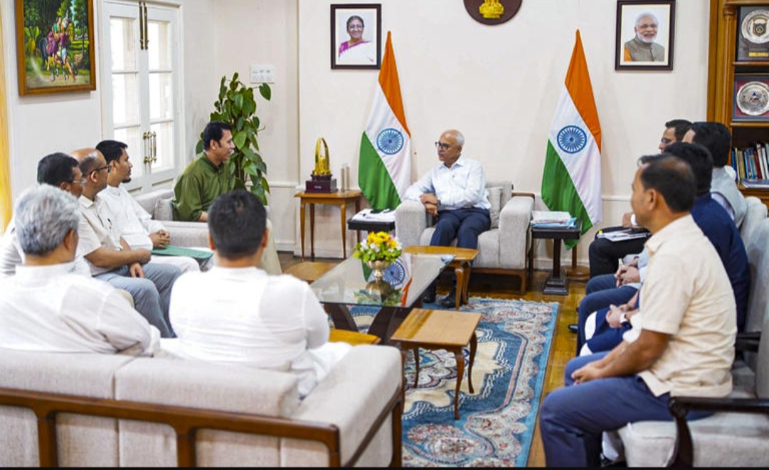 मणिपुर में नयी सरकार बनाने की क़वायद तेज,10 विधायकों ने राजपाल से की मुलाकात