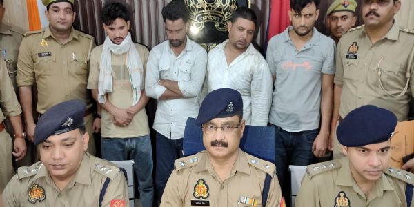 मुरादाबाद पुलिस की बड़ी कामयाबी : पेट में सोना छिपा कर लाये तस्करों से बरामद किया 01 किलो से अधिक सोना 71 मुरादाबाद पुलिस की बड़ी कामयाबी : पेट में सोना छिपा कर लाये तस्करों से बरामद किया 01 किलो से अधिक सोना