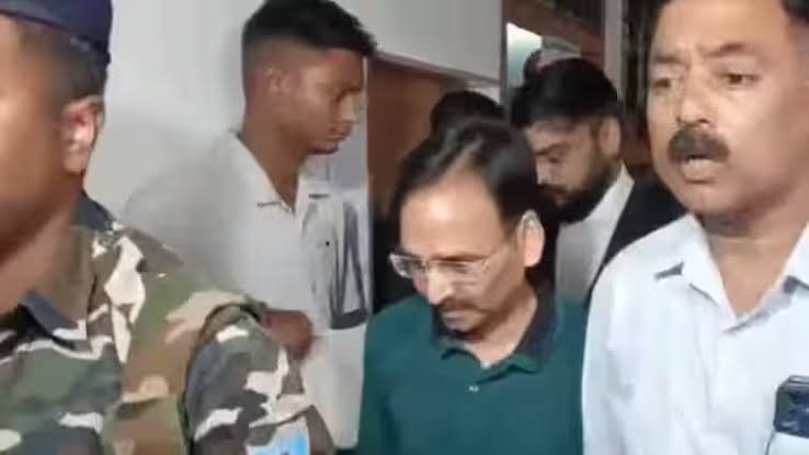 चर्चित शराब घोटाले में एसीबी की कार्रवाई हुई तेज,आईएएस अधिकारी विनय चौबे और संयुक्त आयुक्त गजेन्द्र सिंह गिरफ्तार, भेजे गये जेल