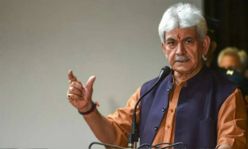 पाकिस्तानी बमबारी में मारे गये लोगों के एक परिजन को सरकारी नौकरी देगी सरकार : राज्यपाल