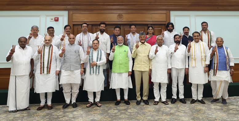 एनडीए की अहम बैठक में पीएम मोदी समेत दिग्गज नेता हुए शामिल