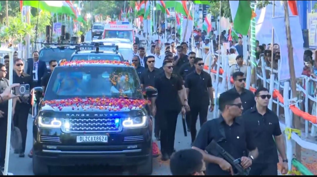 प्रधानमंत्री मोदी ने पटना में किया रोड शो, देंगे आज विकास योजनाओं की सौगात