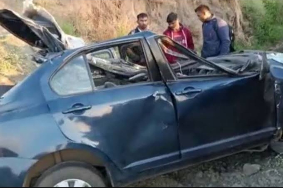 नासिक में तेज रफ्तार कार बंगले से टकरायी, 05 लोगों की मौत