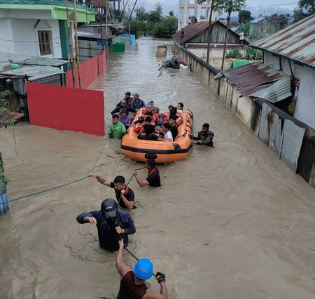 मणिपुर में बाढ़ में फंसी आकाशवाणी टीम को बचाया गया