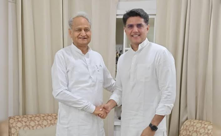 गहलोत-पायलट की मुलाकात ने बदला कांग्रेस में सियासी माहौल