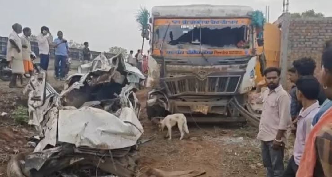 झाबुआ : ट्राले की चपेट में आने से हुई भीषण दुर्घटना, नौ लोगों की मौके पर ही मौत, दो घायल