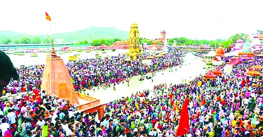 हरिद्वार में गंगा दशहरा पर हरकी पैड़ी में उमड़ा श्रद्धालुओं का सैलाब, हजारों ने लगायी पुण्य की डुबकी