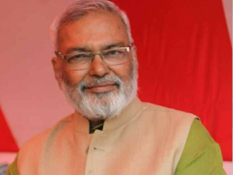 इतिहास को मरोड़ने से नाकारापन नहीं छिपती