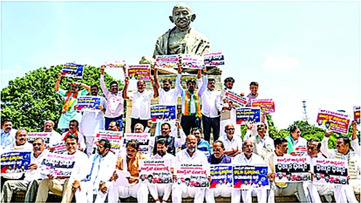 बेंगलुरु भगदड़ : भाजपा नेताओं का प्रदर्शन मुख्यमंत्री-उपमुख्यमंत्री का मांगा इस्तीफा