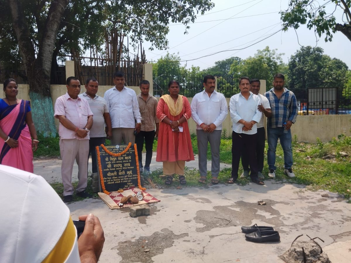 दो अतिरिक्त वर्ग कक्ष के निर्माण कार्य का शिलान्यास