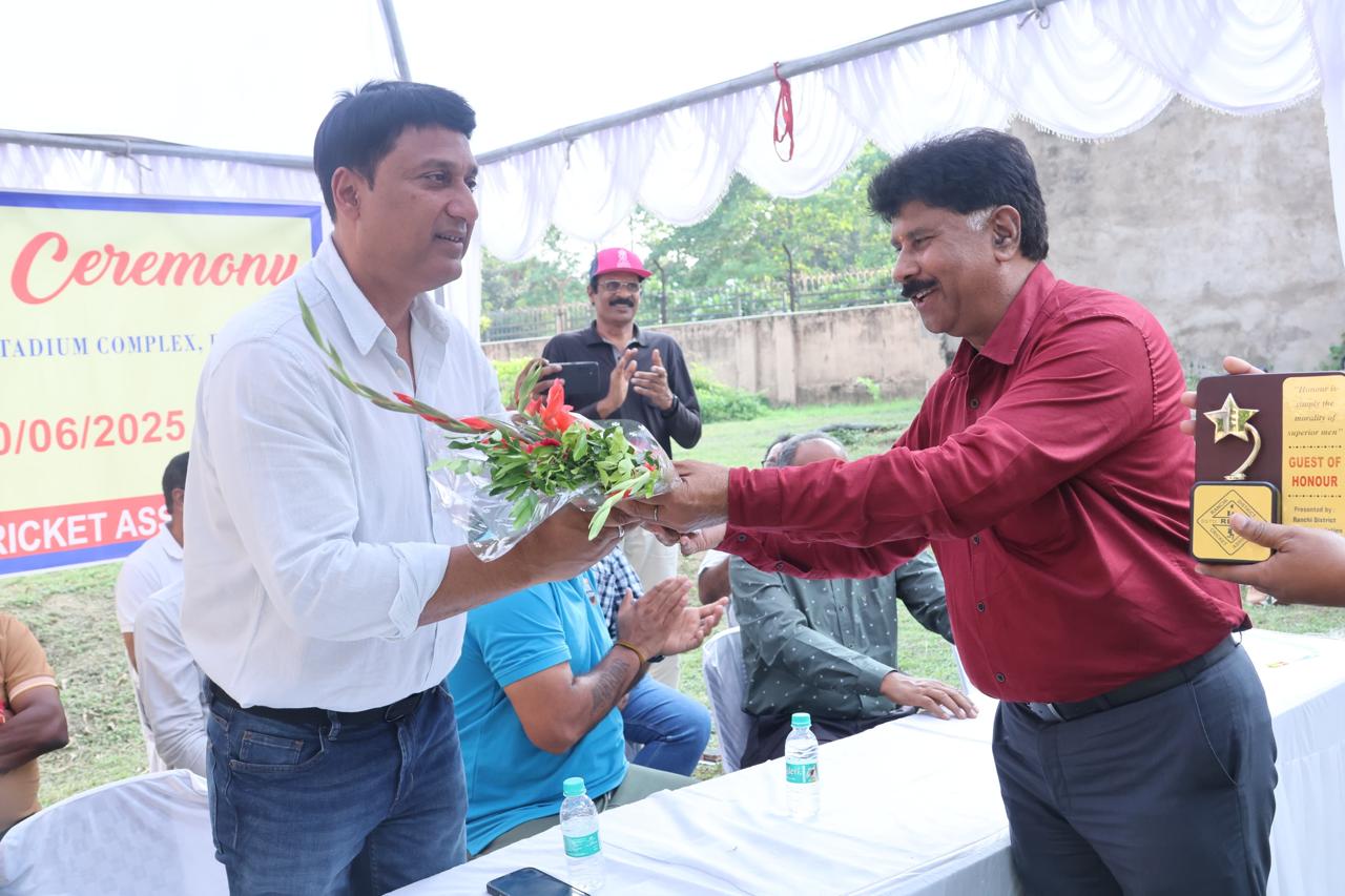 जेएससीए के नव निर्वाचित पदाधिकारियों अजय नाथ शाहदेव, संजय पाण्डेय और सौरभ तिवारी को आरडीसीए ने किया सम्मानित