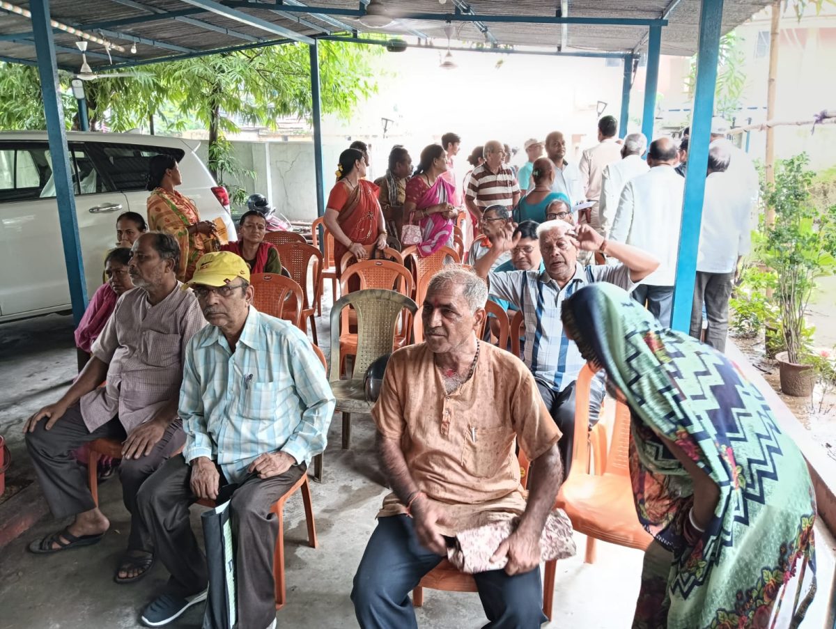 विधायक सरयू राय ने बांटे 113 पेंशन प्रमाण पत्र