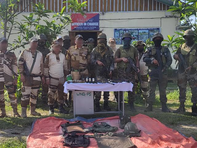 मणिपुर में भारी मात्रा में हथियार और गोला-बारूद बरामद, एक उग्रवादी गिरफ्तार