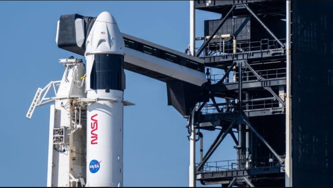 मस्क ने की ड्रैगन स्पेसक्राफ्ट बंद करने की बात