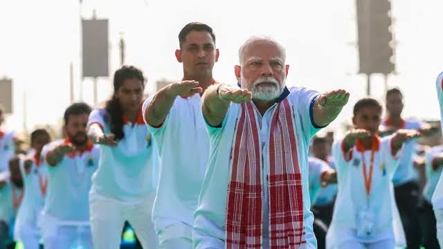 अंतरराष्ट्रीय योग दिवस के अवसर पर विशाखापत्तनम में हुआ भव्य राष्ट्रीय समारोह योग ने पूरे विश्व को जोड़ा : नरेन्द्र मोदी 