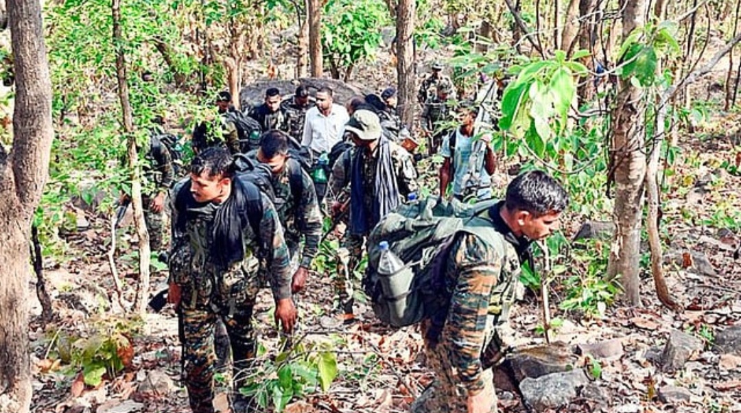 छत्तीसगढ़: बीजापुर में पांच   और नक्सली ढेर, अब तक 07 नक्सलियों के शव बरामद