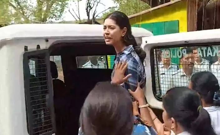 शर्मिष्ठा पनोली के खिलाफ शिकायत दर्ज करानेवाला कट्टरपंथी वजाहत फरार