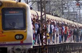 ठाणे लोकल हादसे में मृतकों के आश्रितों को ५-5 लाख रुपये की मदद देगी महाराष्ट्र सरकार