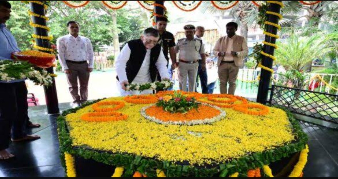 झारखंड के राज्यपाल ने भगवान बिरसा मुंडा को दी श्रद्धांजलि