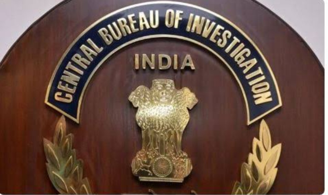 रिश्वत मामले में आईआरएस अफसर गिरफ्तार,सीबीआई    की तीन राज्यों में छापेमारी