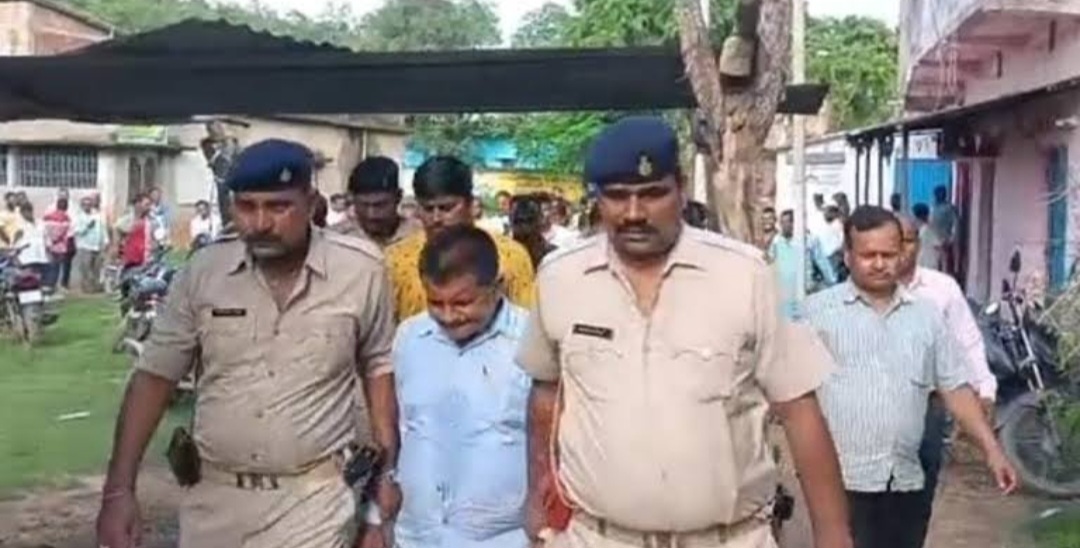राजस्वकर्मी 20 हजार घूस लेते गिरफ्तार