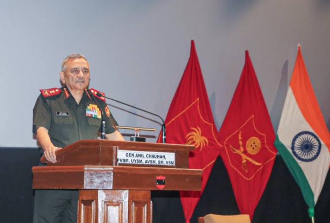 भारत को स्वदेशी ड्रोन रोधी प्रणालियों को मजबूत करने पर ध्यान केन्द्रित करना चाहिए : सीडीएस