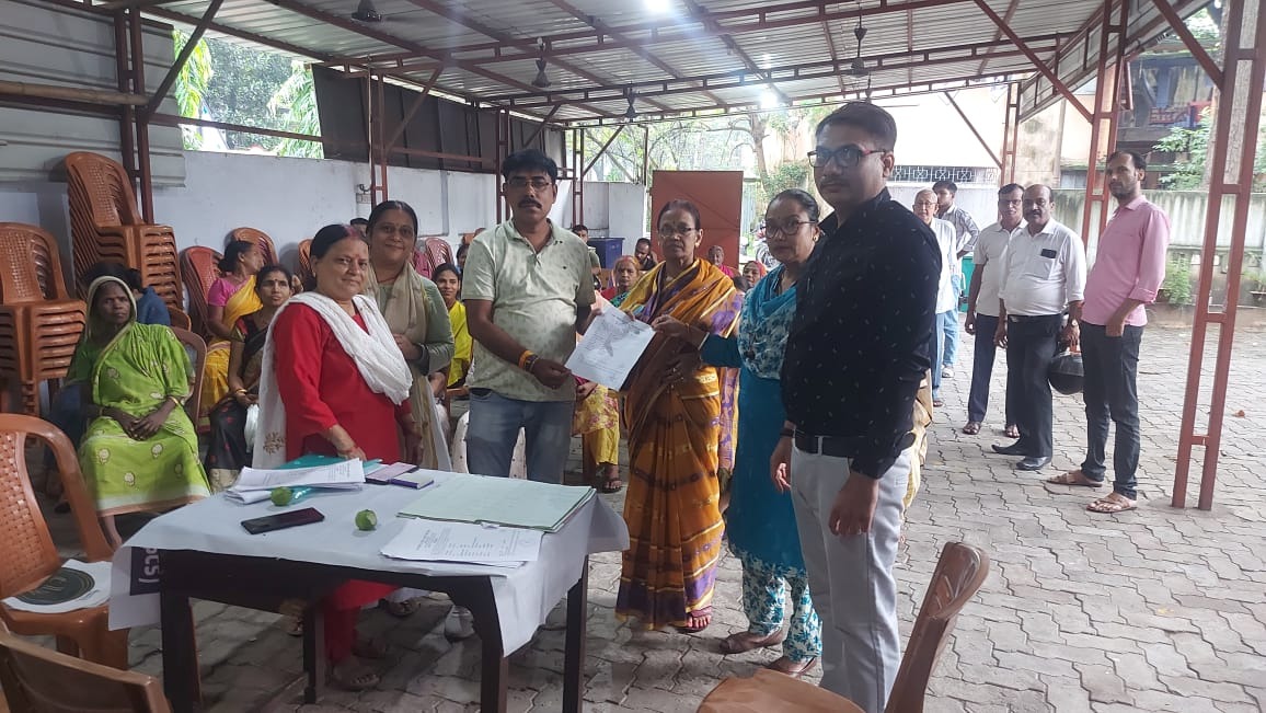 161 वृद्धा पेंशन का प्रमाण पत्र वितरित