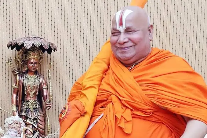 हिन्दुओं को जो बांटेगा वो खुद कट जाएगा : रामभद्राचार्य