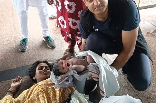 झांसी रेलवे स्टेशन पर प्रसव करानेवाले मेजर को सेना प्रमुख ने किया सम्मानित