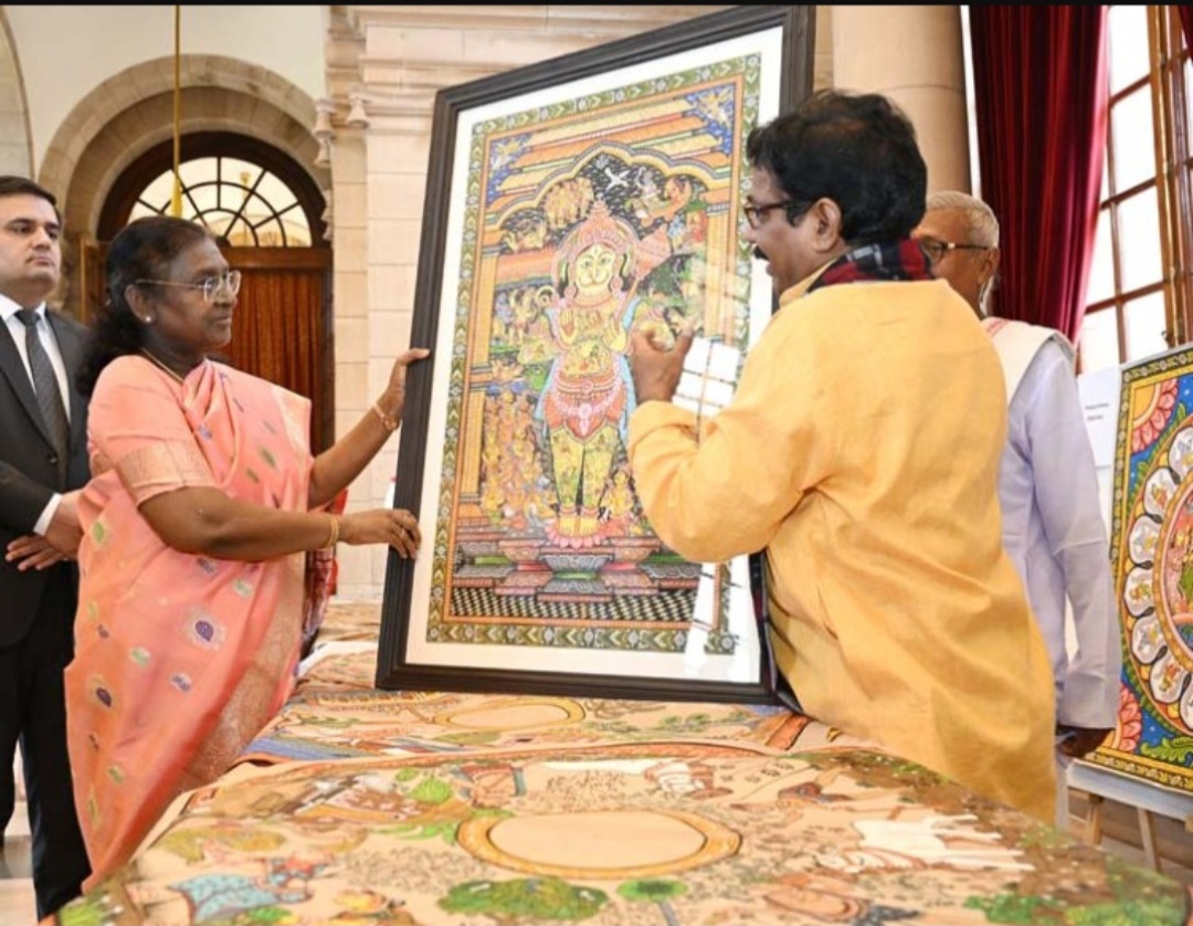 राष्ट्रपति से मिला सोहराय, पट्टचित्र और पटुआ कलाकारों का समूह