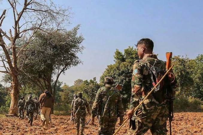 मप्र के बालाघाट जिले में सुरक्षा बलों और नक्सलियों के बीच मुठभेड़, तलाशी अभियान जारी