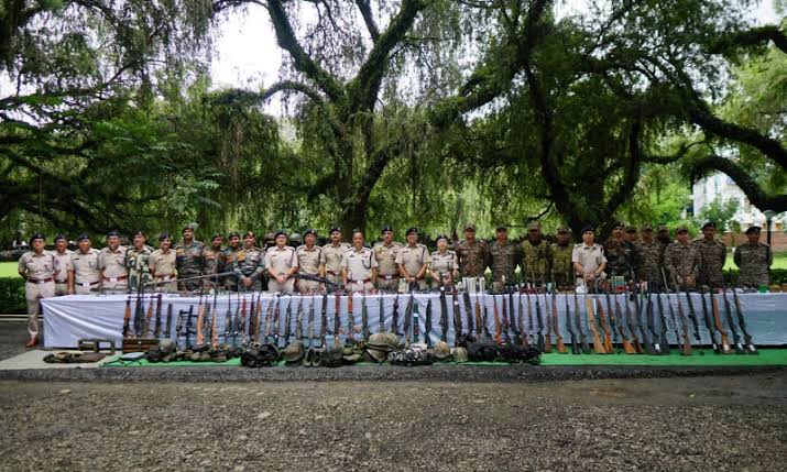 मणिपुर में सुरक्षा बलों के संयुक्त अभियान में बरामद किया 90 आग्नेयास्त्र, 728 गोला-बारूद