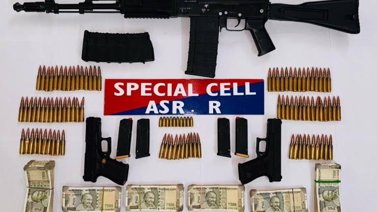 पंजाब में हथियार व ड्रग मनी के साथ आईएसआई समर्थित पांच आतंकी पकड़े गये