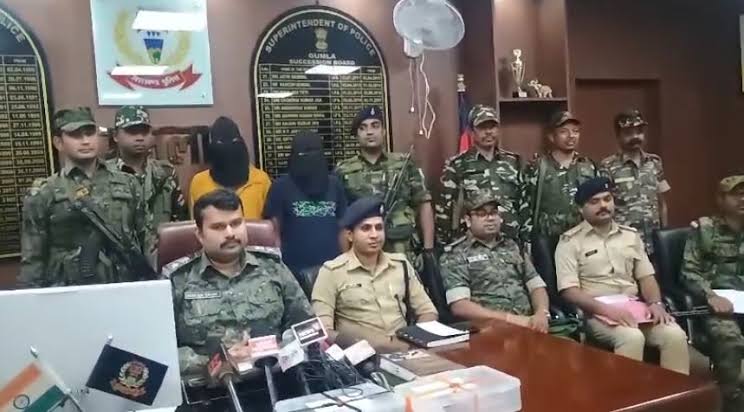 जेजेएमपी के एरिया कमांडर प्रवीण एक्का उर्फ अडिया व छोटू नायक हथियार के साथ गिरफ्तार