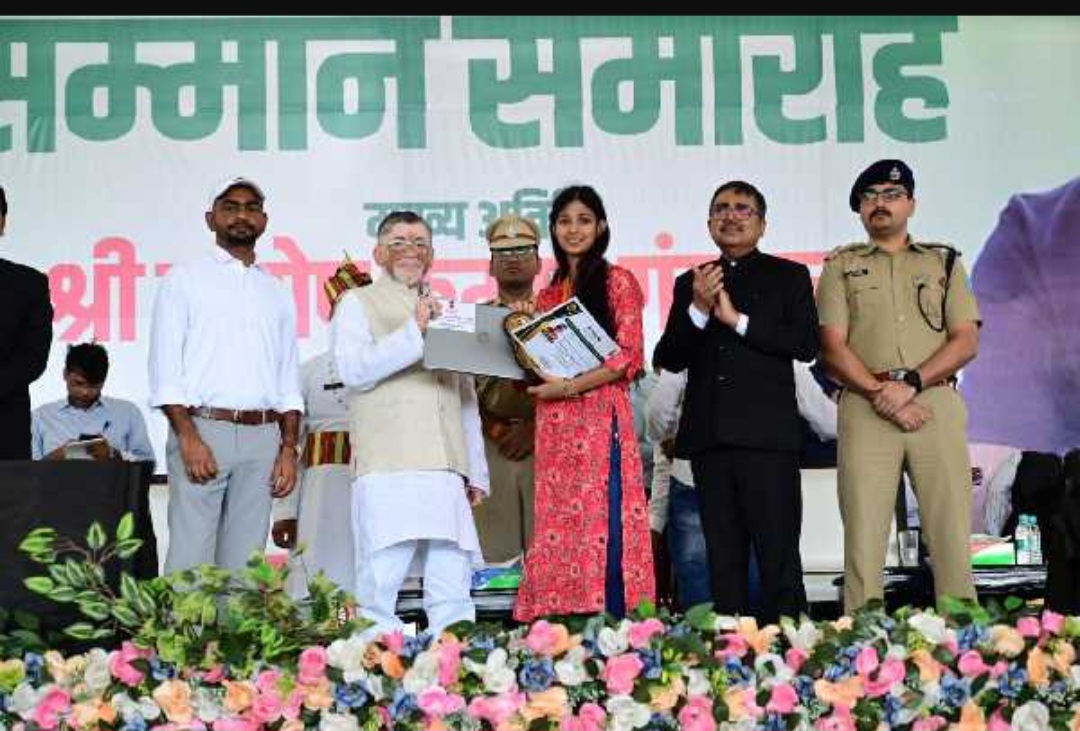 प्रतिभा सम्मान समारोह: राज्यपाल ने किया विद्यार्थियों  को सम्मानित; कहा- विद्यार्थी हैं देश के भविष्य