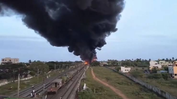 तमिलनाडु: मालगाड़ी में लगी भीषण आग पर काबू पाया गया, चेन्नई-अरक्कोणम रेलमार्ग पर सेवाएं ठप