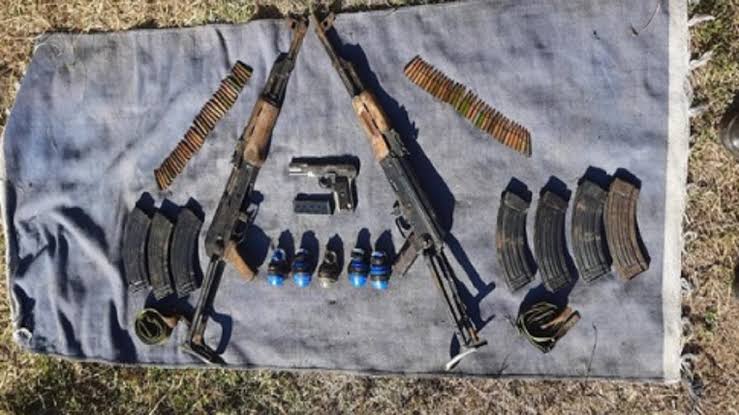पुंछ में आतंकी ठिकाने का भंडाफोड़, हथगोले और गोला-बारूद बरामद