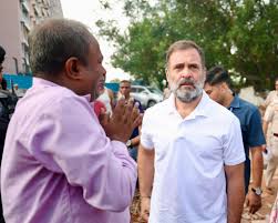 दिल्ली के जेलरवाला बाग में झुग्गी-झोपड़ीवालों से मिले राहुल गांधी