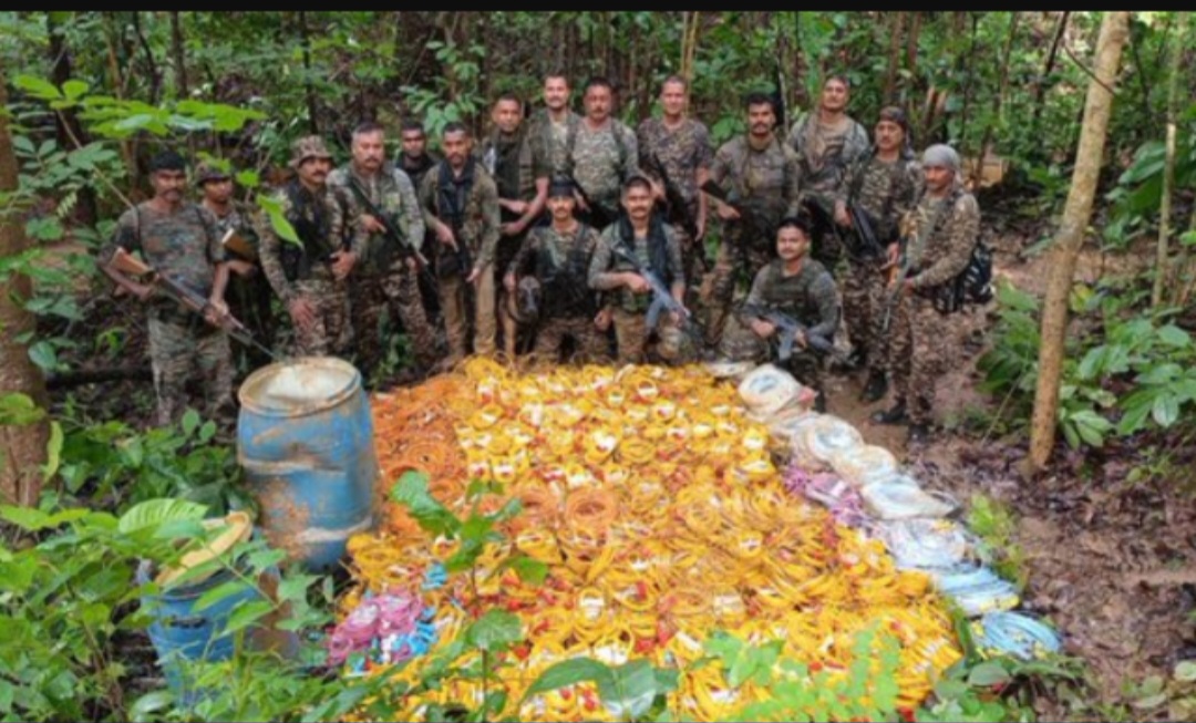 माओवादियों की बड़ी साजिश नाकाम,सारंडा के जंगलों से बरामद हुए 16 आईईडी