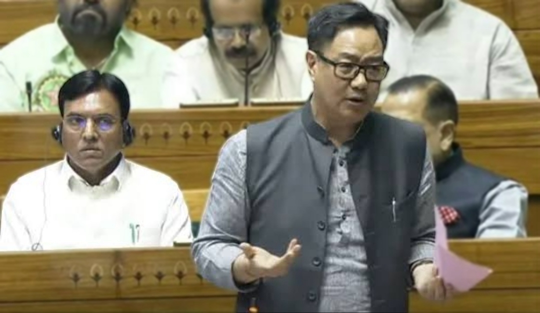 सदन में हंगामा पर रिजिजू का आरोप कहा; विपक्ष अपना रहा दोहरे मानदंड