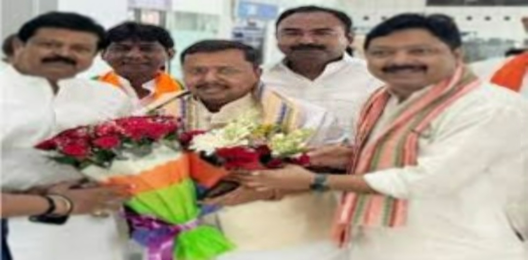 हिन्दी हमारी राष्ट्रभाषा है, इसका सम्मान करना चाहिए : नितिन नबीन