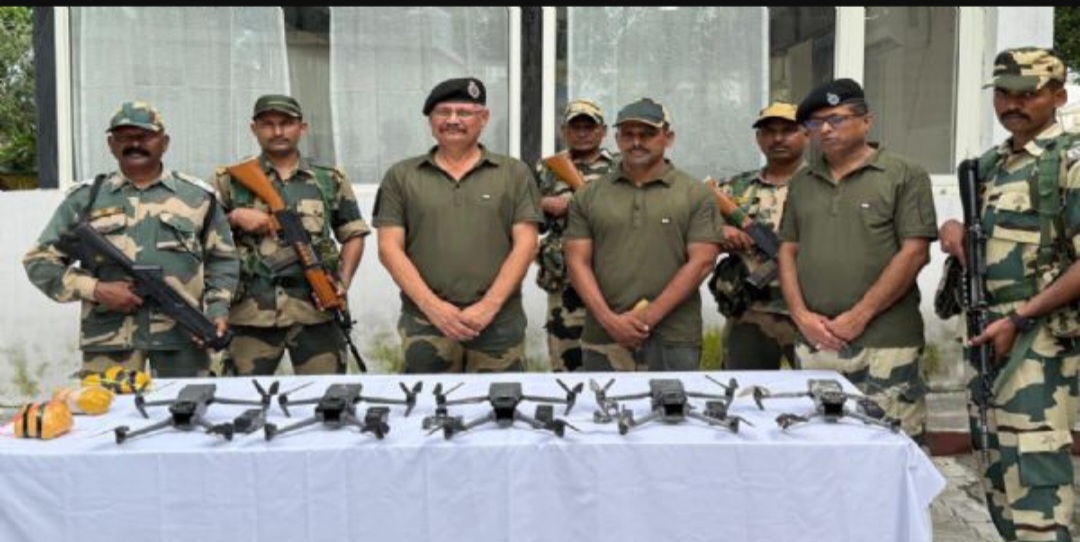 पाकिस्तान ने अमृतसर के सीमावर्ती क्षेत्रों में की घुसपैठ, बीएसएफ ने पकड़े छह ड्रोन