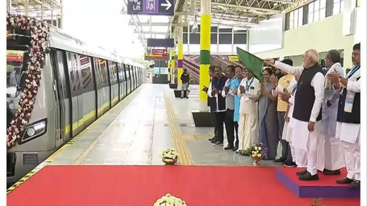 प्रधानमंत्री ने बेंगलुरु में तीन नयी वंदे भारत ट्रेनों और मेट्रो को दिखायी हरी झंडी
