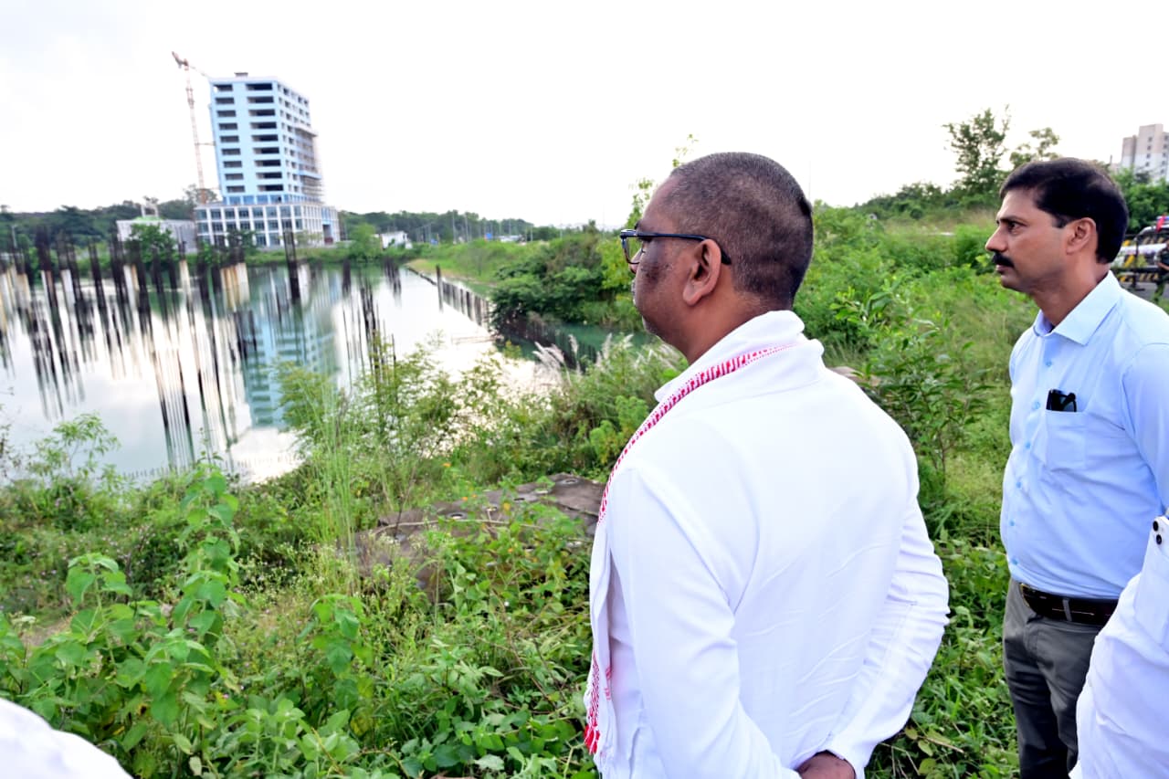 मुख्यमंत्री हेमन्त सोरेन ने स्मार्ट सिटी, धुर्वा स्थित निर्माणाधीन कन्वेंशन सेंटर का स्थल किया निरीक्षण