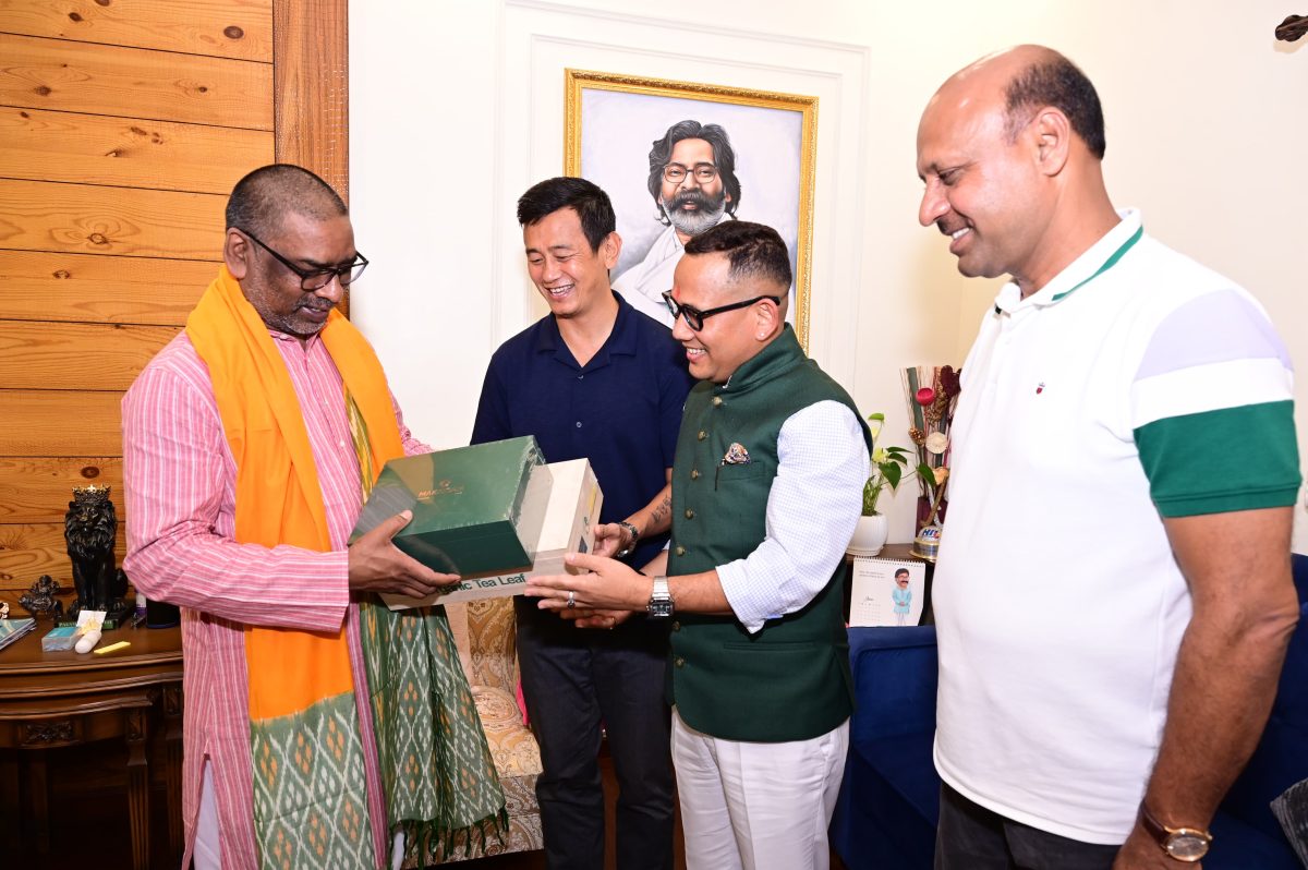 मुख्यमंत्री से भारतीय फुटबॉल टीम के पूर्व कप्तान वाइचुंग भूटिया ने की शिष्टाचार भेंट 39 मुख्यमंत्री से भारतीय फुटबॉल टीम के पूर्व कप्तान वाइचुंग भूटिया ने की शिष्टाचार भेंट