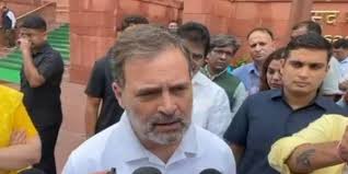 भारतीय अर्थव्यवस्था ठप है, पूरी दुनिया जानती, पीएम भी इसे मान लें: राहुल गांधी