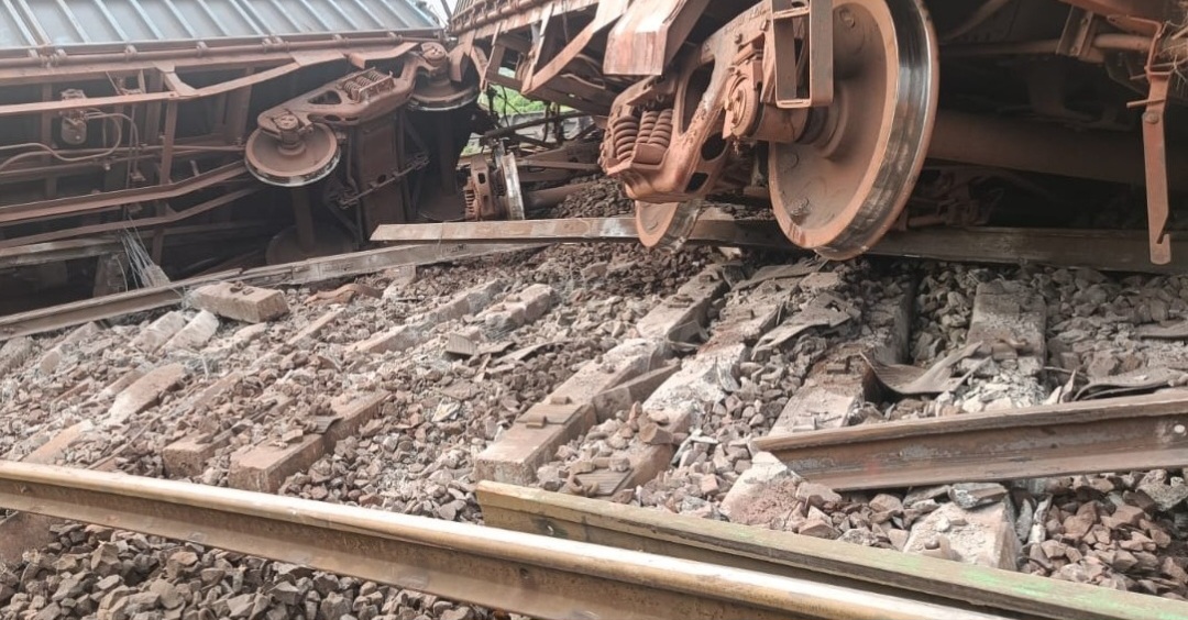 झारखंड के चांडिल में दो मालगाड़ियों की आमने-सामने की टक्कर, अप-डाउन लाइन ठप