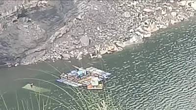 बीसीसीएल में फिर हादसा : सर्विस वैन 400 फीट खाई में गिरी, तीन मजदूरों की मौत