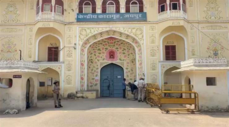 राजस्थान की जयपुर सेंट्रल जेल से दो चोर कैदी फरार, पानी कीे पाइप से कूदी 27 फीट दीवार