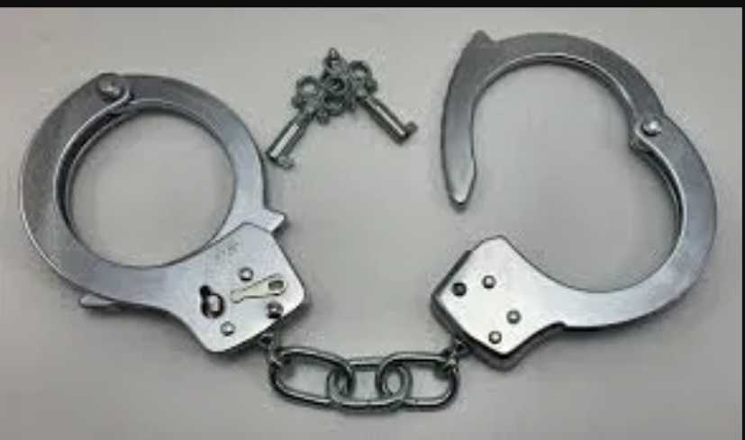 नवी मुम्बई में पेसो के संयुक्त मुख्य नियंत्रक सहित दो लोग रिश्वतखोरी में गिरफ्तार